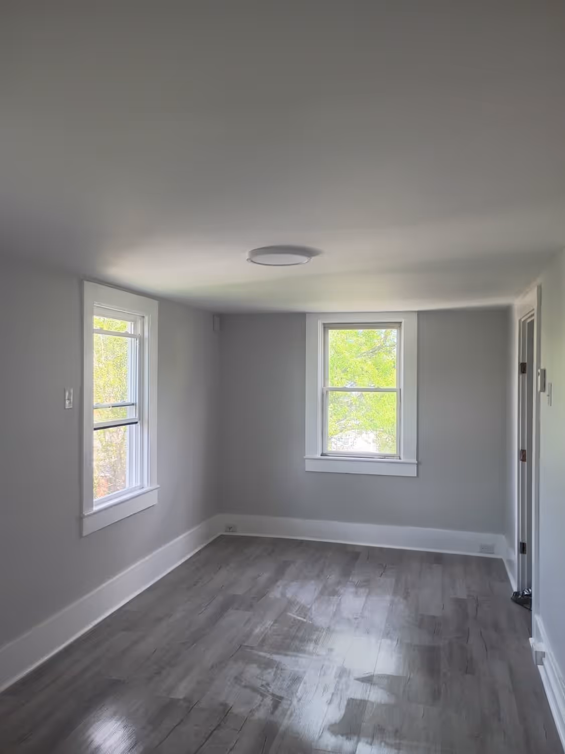 Finished work: new windows and renovated room